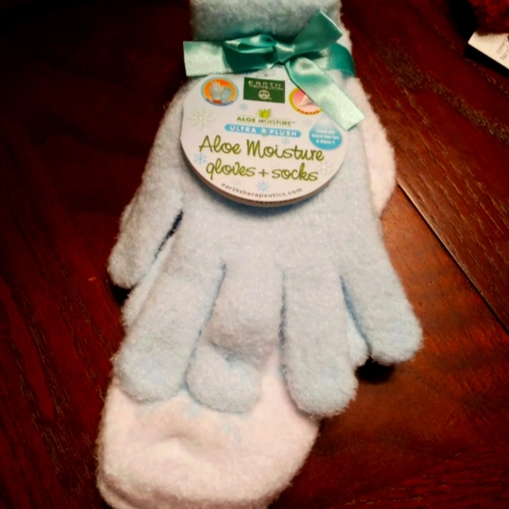 Aloe socks and gloves